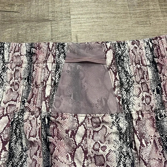 NWT!! Free People - The Way Home Printed Shorts - Medium - Anaconda Venom Cbo - Picture 7 of 10